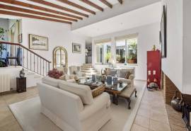 Carvoeiro – 4-bedroom charming villa very private with pool and mature gardens in a big plot
