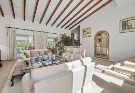 Carvoeiro – 4-bedroom charming villa very private with pool and mature gardens in a big plot