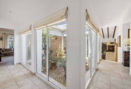 Carvoeiro – 4-bedroom charming villa very private with pool and mature gardens in a big plot