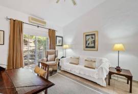 Carvoeiro – 4-bedroom charming villa very private with pool and mature gardens in a big plot