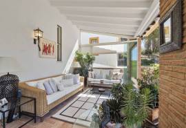 Carvoeiro – 4-bedroom charming villa very private with pool and mature gardens in a big plot