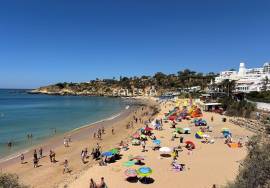 ONLY 130 METRES FROM OURA BEACH, TOP FLOOR ON A DEAD-END STREET
