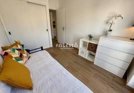 ONLY 130 METRES FROM OURA BEACH, TOP FLOOR ON A DEAD-END STREET