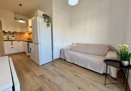 ONLY 130 METRES FROM OURA BEACH, TOP FLOOR ON A DEAD-END STREET