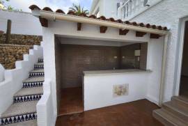 Charming detached house with swimming pool, chill-out area and views in Monte Bello Urbanization