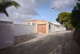 Charming detached house with swimming pool, chill-out area and views in Monte Bello Urbanization
