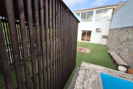 Charming detached house with swimming pool, chill-out area and views in Monte Bello Urbanization