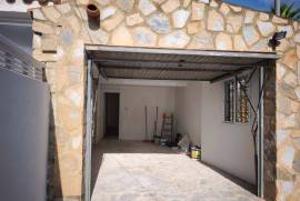 Charming detached house with swimming pool, chill-out area and views in Monte Bello Urbanization