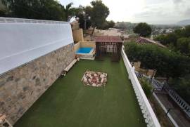 Charming detached house with swimming pool, chill-out area and views in Monte Bello Urbanization