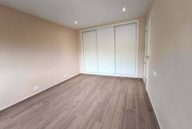 Charming detached house with swimming pool, chill-out area and views in Monte Bello Urbanization