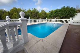 Charming detached house with swimming pool, chill-out area and views in Monte Bello Urbanization