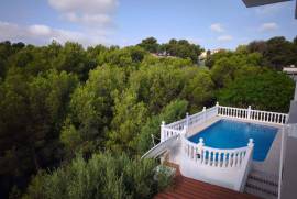 Charming detached house with swimming pool, chill-out area and views in Monte Bello Urbanization