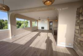 Charming detached house with swimming pool, chill-out area and views in Monte Bello Urbanization