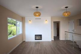 Charming detached house with swimming pool, chill-out area and views in Monte Bello Urbanization
