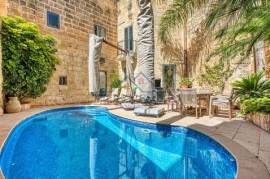 EXCLUSIVE LISTING