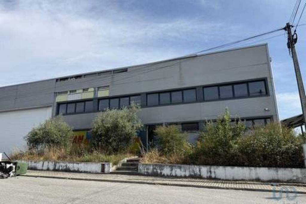 Loja / Estabelecimento Comercial em Constantim e Vale de Nogueiras de 2362,00 m²