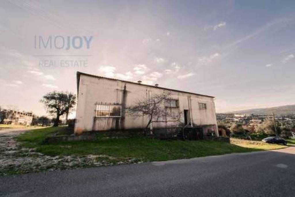 Warehouse for Sale at Marinha da Mendiga in Porto de Mós