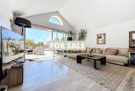 Upmarket House in Coastal Resort