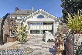 Upmarket House in Coastal Resort