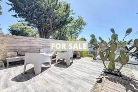 Upmarket House in Coastal Resort