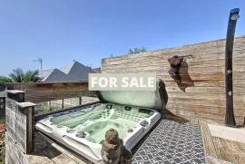 Upmarket House in Coastal Resort