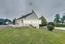 Detached House with Garden by the Coast