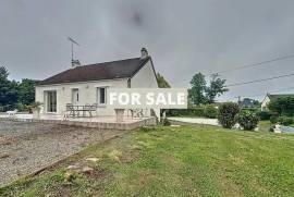 Detached House with Garden by the Coast