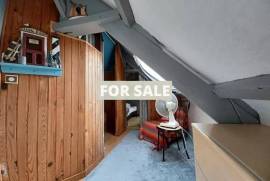Fishermans Cottage in Coastal Resort Town
