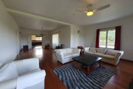 Detached Country House with Swimming Pool and Landscaped Garden