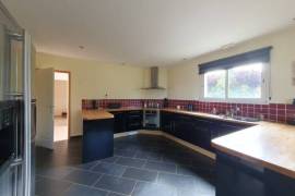 Detached Country House with Swimming Pool and Landscaped Garden