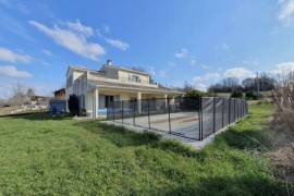 Detached Country House with Swimming Pool and Landscaped Garden