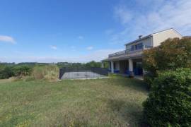 Detached Country House with Swimming Pool and Landscaped Garden