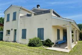 Detached Country House with Swimming Pool and Landscaped Garden