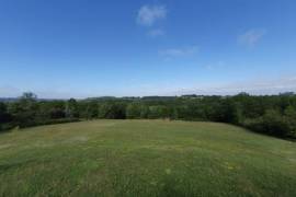 Detached Country House with Swimming Pool and Landscaped Garden