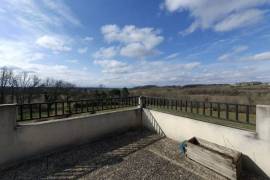Detached Country House with Swimming Pool and Landscaped Garden