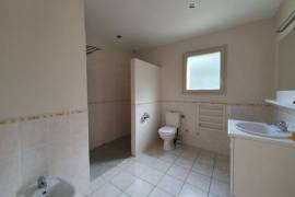 Detached Country House with Swimming Pool and Landscaped Garden