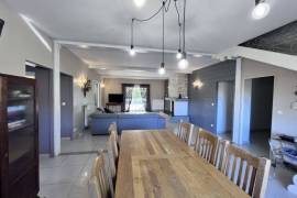 Detached House with Swimming Pool