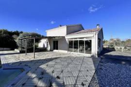 Detached House with Swimming Pool