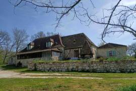 Country House with Guest Gite and Swimming Pool and Lake