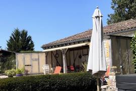 Propriete en pierres avec piscine, parc de 1,8 ha a Beaumont-en-Perigord