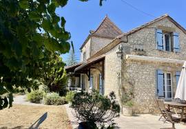 Propriete en pierres avec piscine, parc de 1,8 ha a Beaumont-en-Perigord