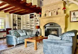 Propriete en pierres avec piscine, parc de 1,8 ha a Beaumont-en-Perigord