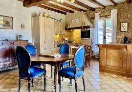 Propriete en pierres avec piscine, parc de 1,8 ha a Beaumont-en-Perigord