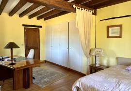 Propriete en pierres avec piscine, parc de 1,8 ha a Beaumont-en-Perigord