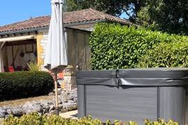Propriete en pierres avec piscine, parc de 1,8 ha a Beaumont-en-Perigord