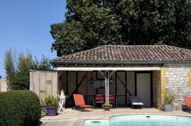 Propriete en pierres avec piscine, parc de 1,8 ha a Beaumont-en-Perigord