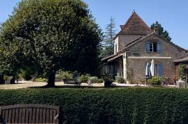 Propriete en pierres avec piscine, parc de 1,8 ha a Beaumont-en-Perigord