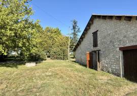 Magnifique propriete avec maison de plain pied et grange