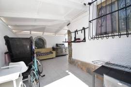 WONDERFUL DETACHED 4 BEDROOM VILLA IN IDEAL LOCATION