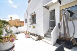 WONDERFUL DETACHED 4 BEDROOM VILLA IN IDEAL LOCATION